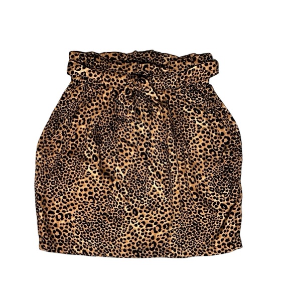 H&M Dresses & Skirts - H&M Tan Black Cheetah Leopard Print Mini Skirt with Belted Cinched Waist Size 2